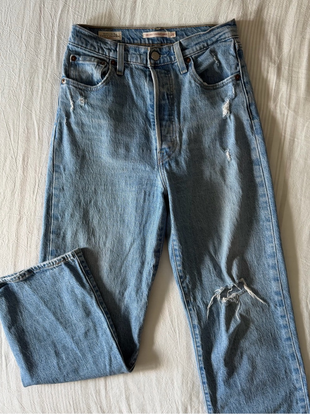 Levi’s Ribcage Straight Ankle Button Fly Medium Wash Jeans